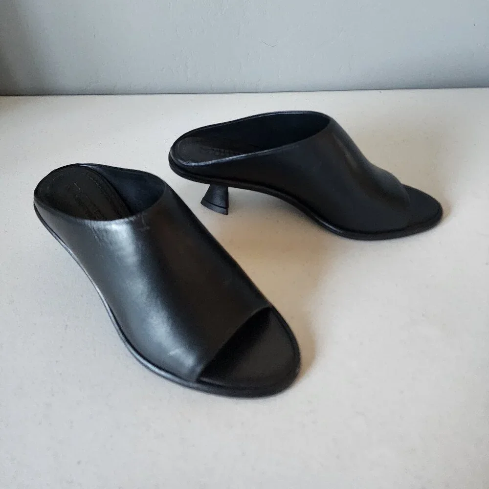 Mercedes Castillo Mule "EUC" - Picture 8 of 16